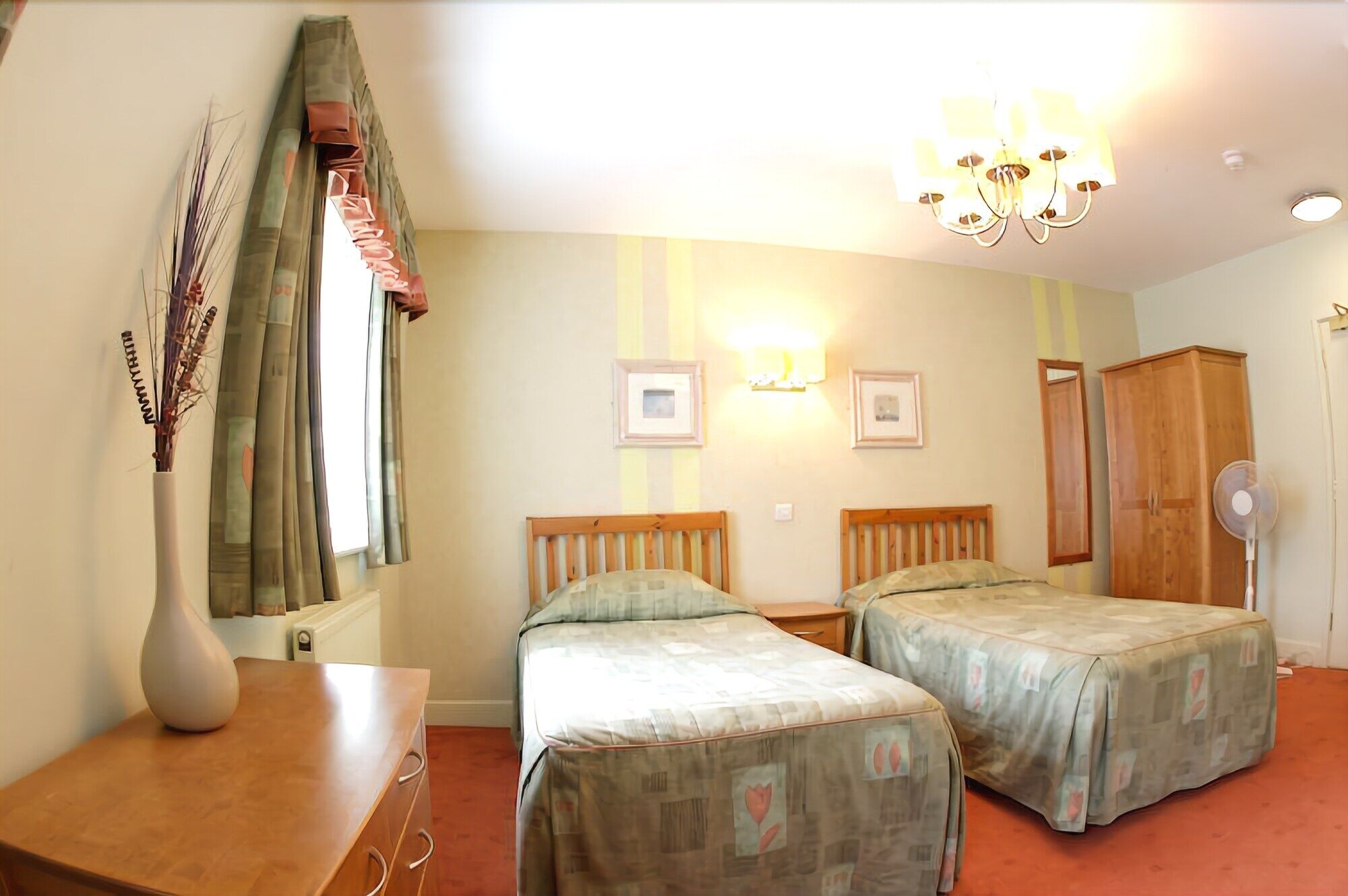 1843 Hotel